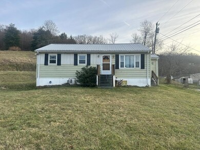 126 R L Ln, Bluefield, WV 24701 - photo 2