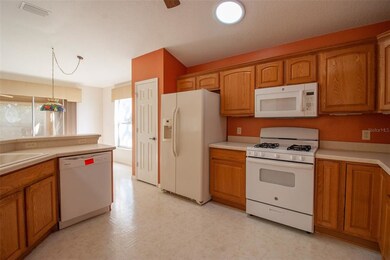 17423 SE 72nd Deer Run Ave, The Villages, FL 32162 - photo 4