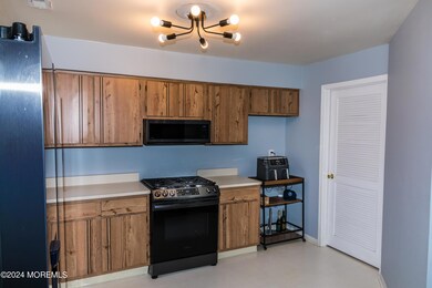 307 Buckingham Cir, Middletown, NJ 07748 - photo 2