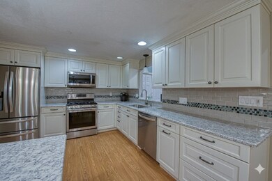 5 Chase Dr, Sharon, MA 02067 - photo 2