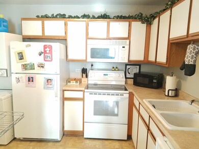 2751 Prairieview Ln S unit 6, Aurora, IL 60502 - photo 3