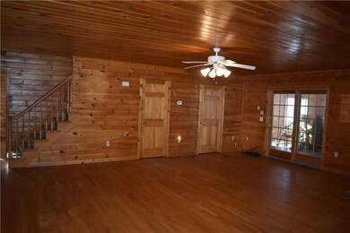 923 Renaldi Rd, Wind Gap, PA 18091 - photo 5