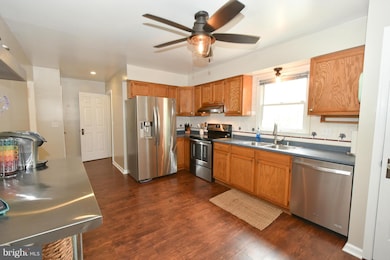 10713 Maple Ridge Dr, Spotsylvania, VA 22553 - photo 2