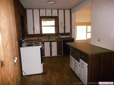 403 E 9th St, Claremore, OK 74017 - photo 4
