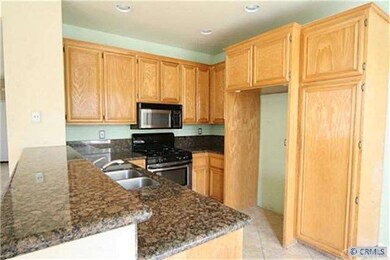 Cozy kitchen with granite counters & breakfast bar