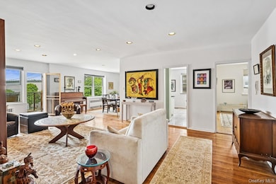 Cryder Point Co-op unit 4G, Whitestone, NY 11357 - photo 2