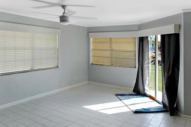 1471 Lake Mango Front View