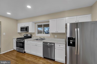 1209 Raydale Ct, Hyattsville, MD 20783 - photo 6