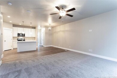 904 S 2580 E unit 16, Spanish Fork, UT 84660 - photo 3
