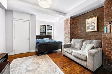 310 W 22nd St unit 2-B, New York, NY 10011 - photo 3
