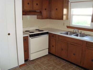 123 Snell St unit 12, Fall River, MA 02721 - photo 2