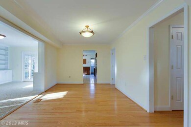 13105 Melville Ln, Fairfax, VA 22033 - photo 4