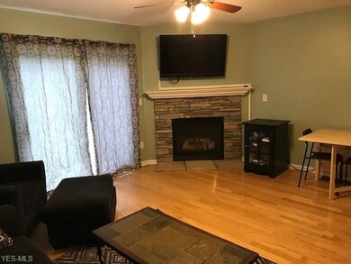 GREAT RM - SLIDER LEADS TO PRIVATE DECK - GAS LOG 