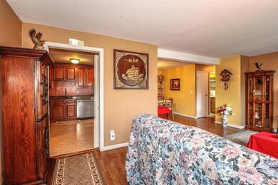 633 Cricket Ln, Woodbridge, NJ 07095 - photo 6