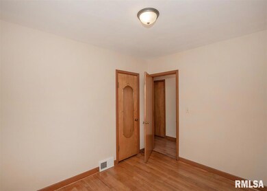 1233 E Dover Ct, Davenport, IA 52803 - photo 7