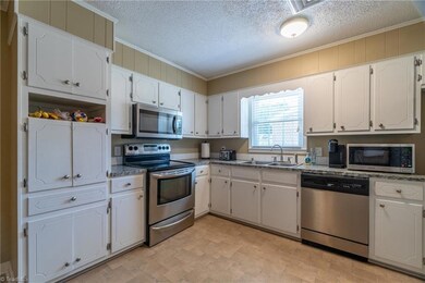 7105 Wincrest Dr, High Point, NC 27263 - photo 4