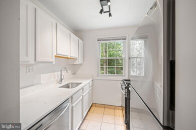206 N Trenton St unit 4, Arlington, VA 22203 - photo 7
