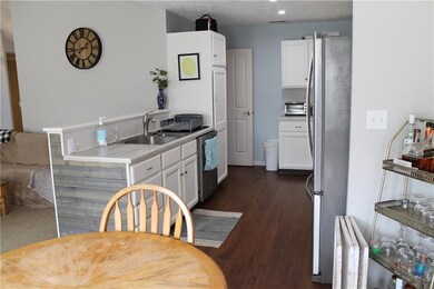 6057 E Pioneer Place, Columbus, IN 47203 - photo 4