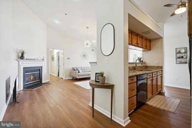 3570 Sherbrooke Cir unit 302, Woodbridge, VA 22192 - photo 2