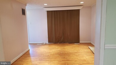 410 Shady Glen Dr, Capitol Heights, MD 20743 - photo 2