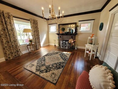 908 highland living room pic2