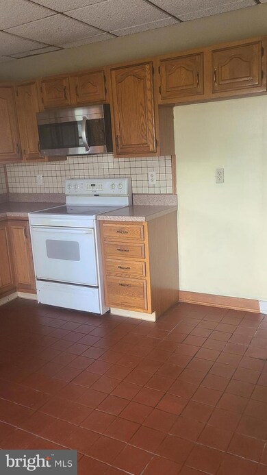 529 W High St, Womelsdorf, PA 19567 - photo 6