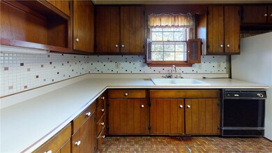 8694 Maplecrest Dr, Mc Kean, PA 16426 - photo 5