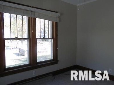 811 Grand Ct, Davenport, IA 52803 - photo 5