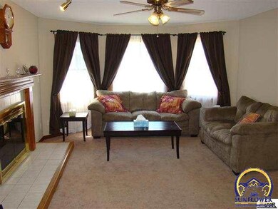 3912 SW 43rd St, Topeka, KS 66610 - photo 2