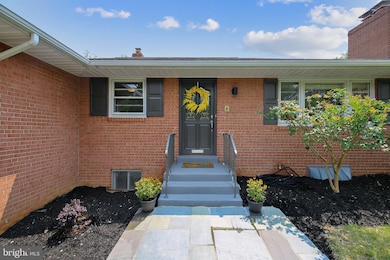 3301 Longbranch Dr, Falls Church, VA 22041 - photo 4