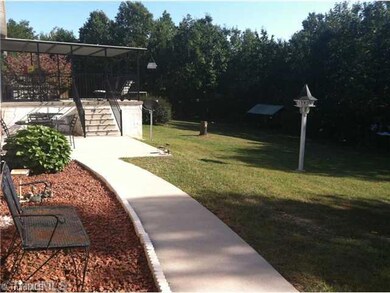 1940 Meadowlands Dr, Asheboro, NC 27205 - photo 4