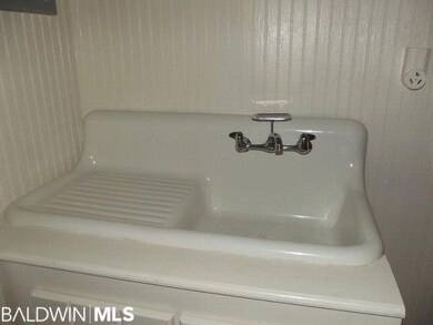 Love this farmhouse sink!