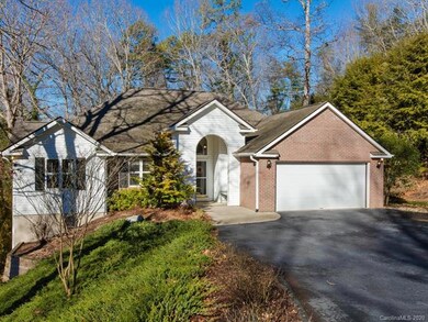 400 Heather Marie Dr, Hendersonville, NC 28792 - photo 2