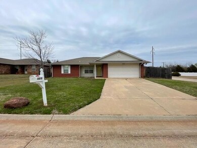 1010 Burning Wood Dr, Shawnee, OK 74804 - photo 3