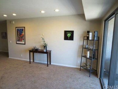 Living Room has Recessed Lighting!