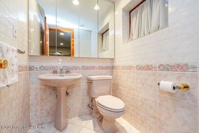 1/2 BATH