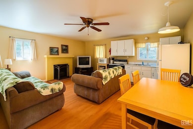 10520 Spruce Dr, Wofford Heights, CA 93285 - photo 2