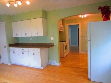 19417 Chickasaw Ave, Cleveland, OH 44119 - photo 4