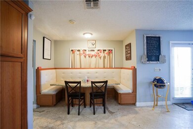 Eat in Kitchen, breakfast nook