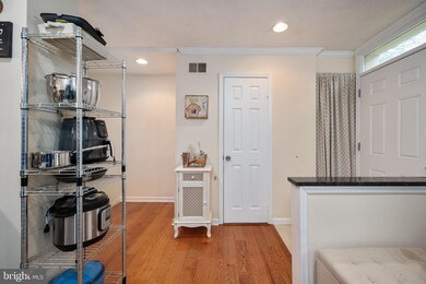 8505 Chapman Oak Ct, Springfield, VA 22153 - photo 6