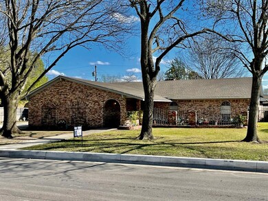 2004 Oneal St, Gainesville, TX 76240 - photo 3