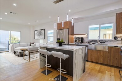 4706 W 17th St, Los Angeles, CA 90019 - photo 2