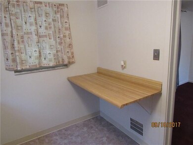 Breakfast Bar in Kitchen!