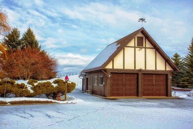 Detached garage with guest quarters