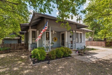 506 W Willingham St, Cleburne, TX 76033 - photo 2