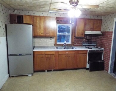 13 Fiske St, Groveton, NH 03582 - photo 5