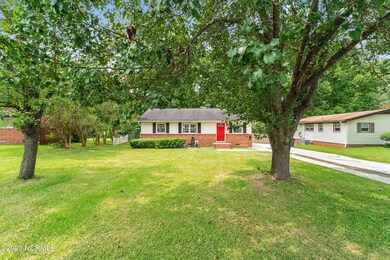 609 Dennis Rd, Jacksonville, NC 28546 - photo 3