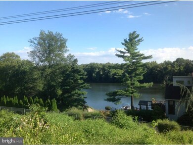 163 Riversedge Dr, Norristown, PA 19403 - photo 2