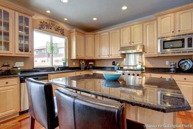 granite counters, breakf bar