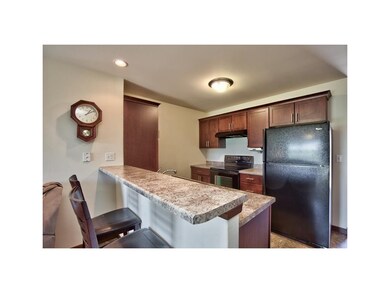 BREAKFAST BAR OVERHANG